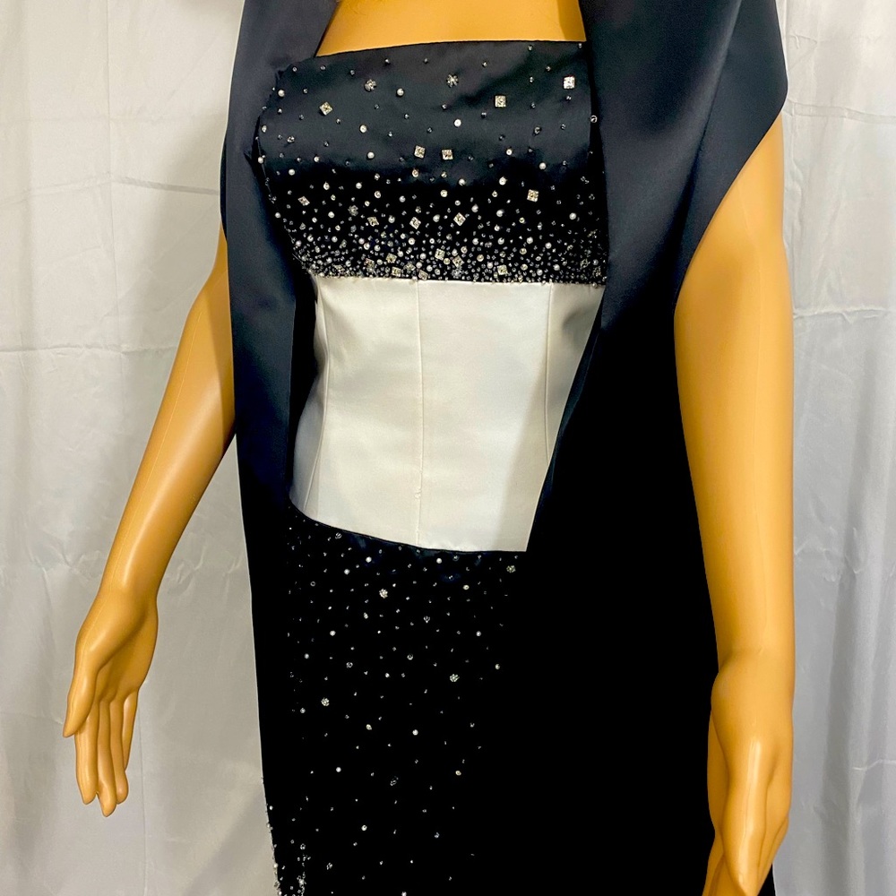 SOPHISTICATED BLACK AND WHITE EVENING GOWN  WITH A STOLE.